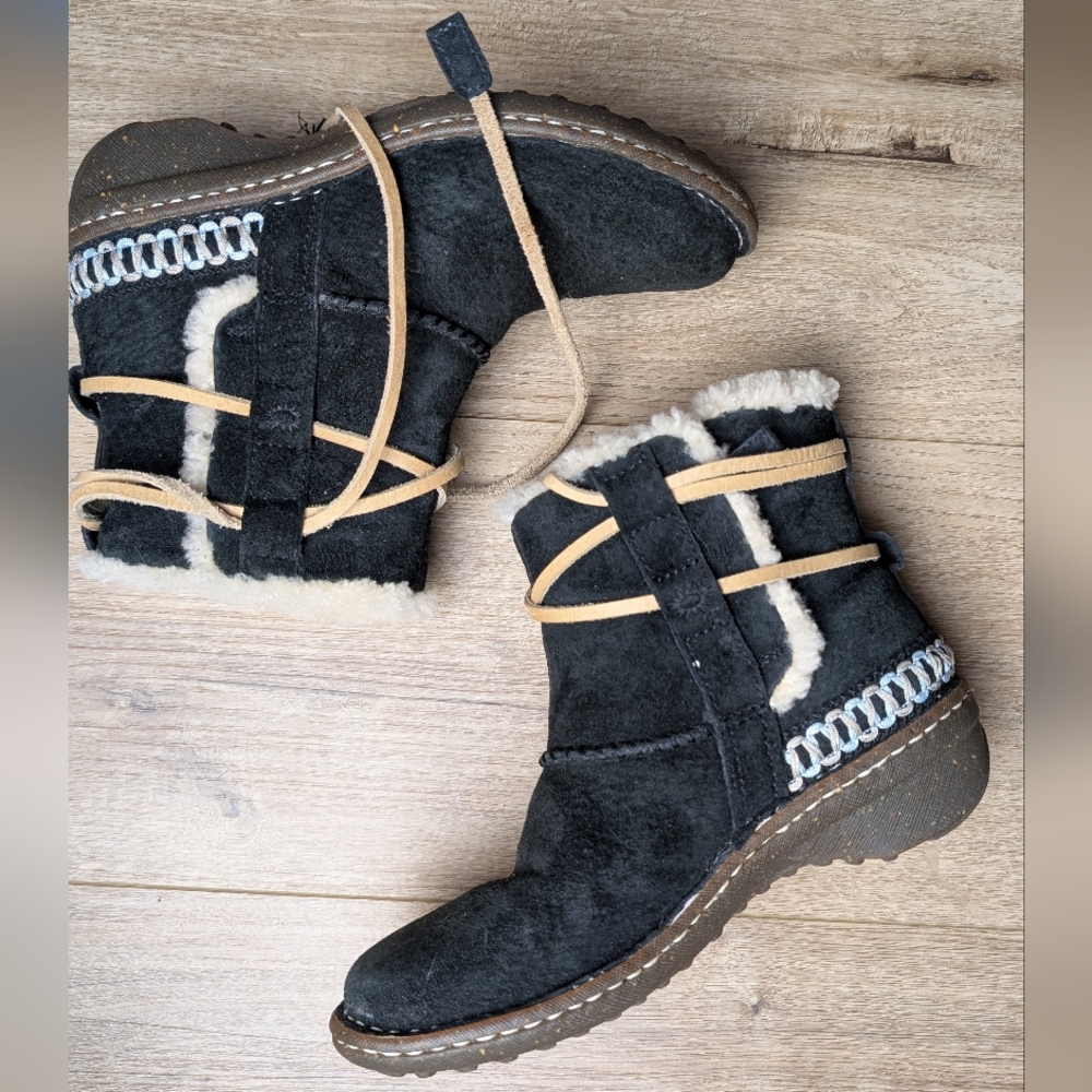 Ugg Shoes Women's Cove Shearling Ankle Booties Size 5